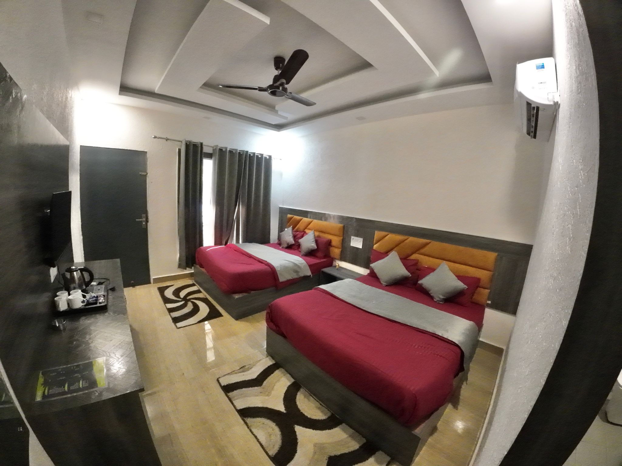 hideaway-camp-resort-riverside-resort-room