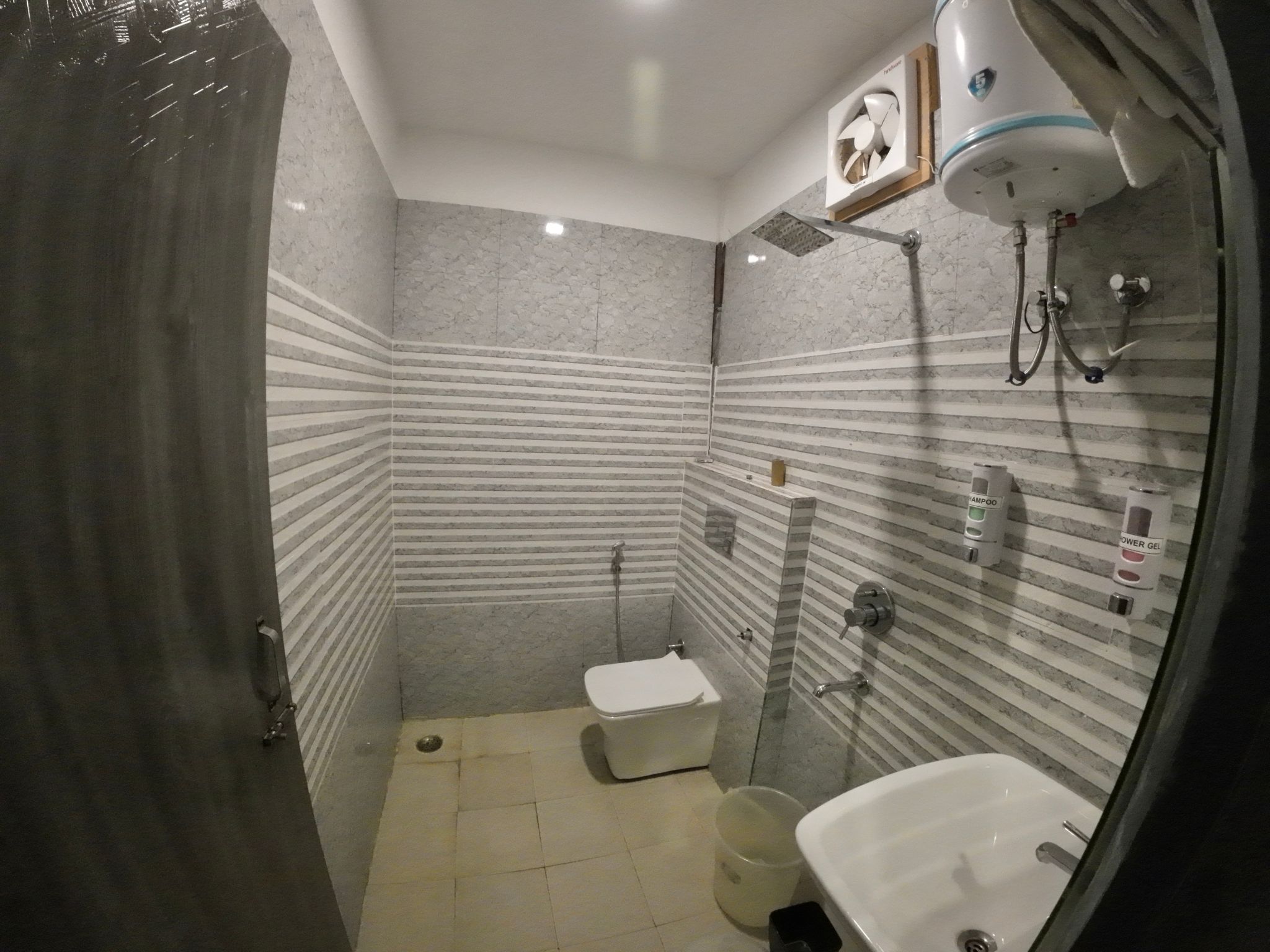 hideaway-camp-resort-riverside-resort-room