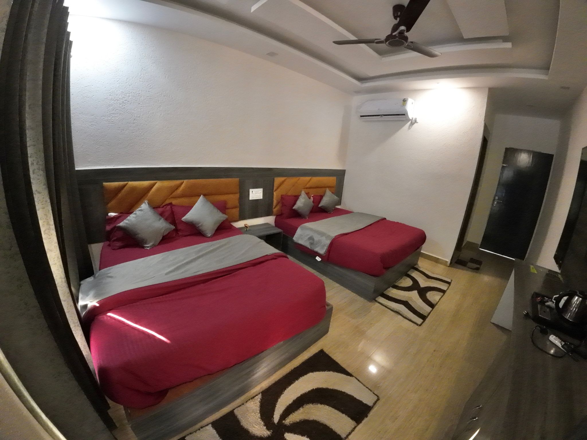 hideaway-camp-resort-riverside-resort-room