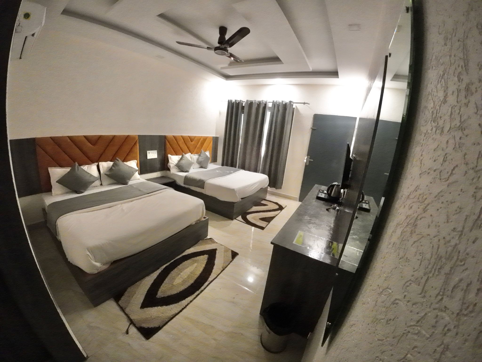 hideaway-camp-resort-riverside-resort-room