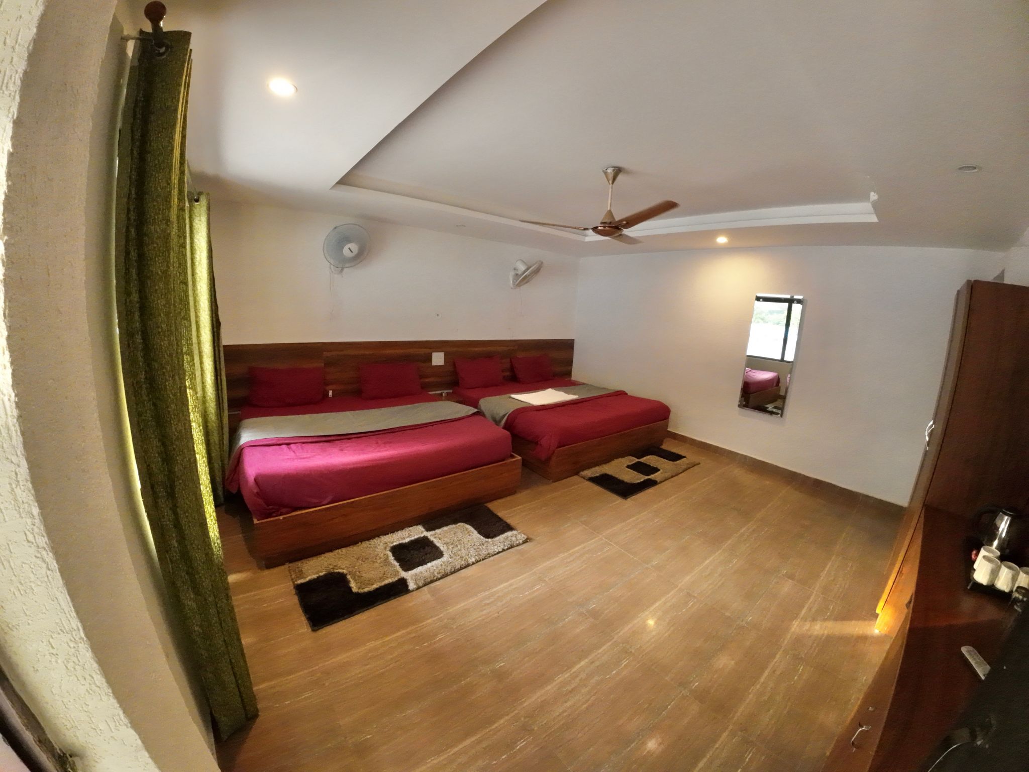 hideaway-camp-resort-riverside-resort-room