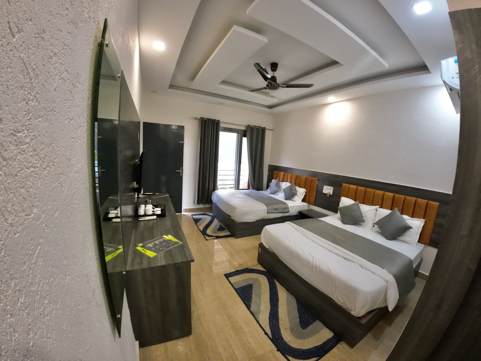 hideaway-camp-resort-riverside-resort-room