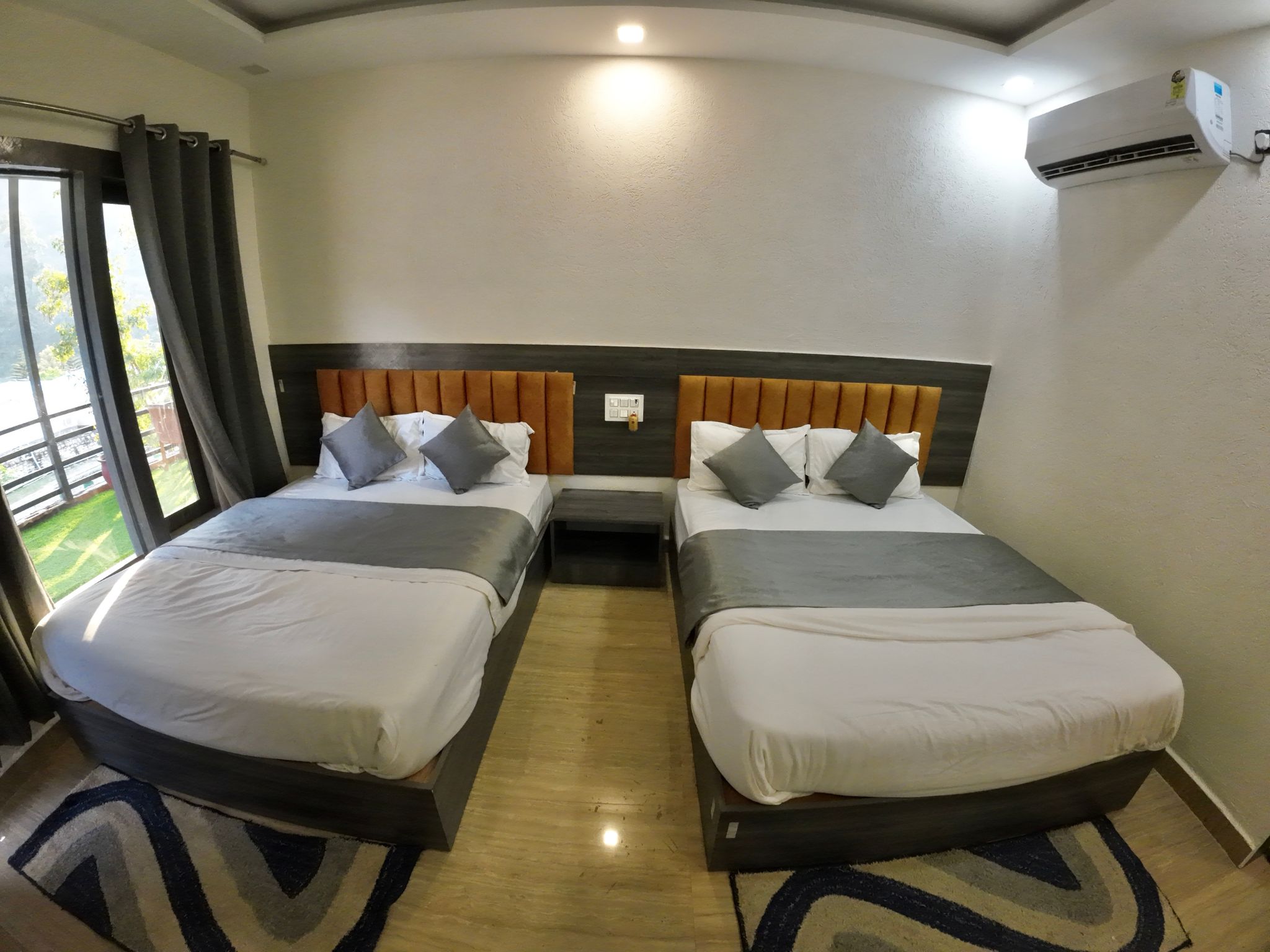 hideaway-camp-resort-riverside-resort-room