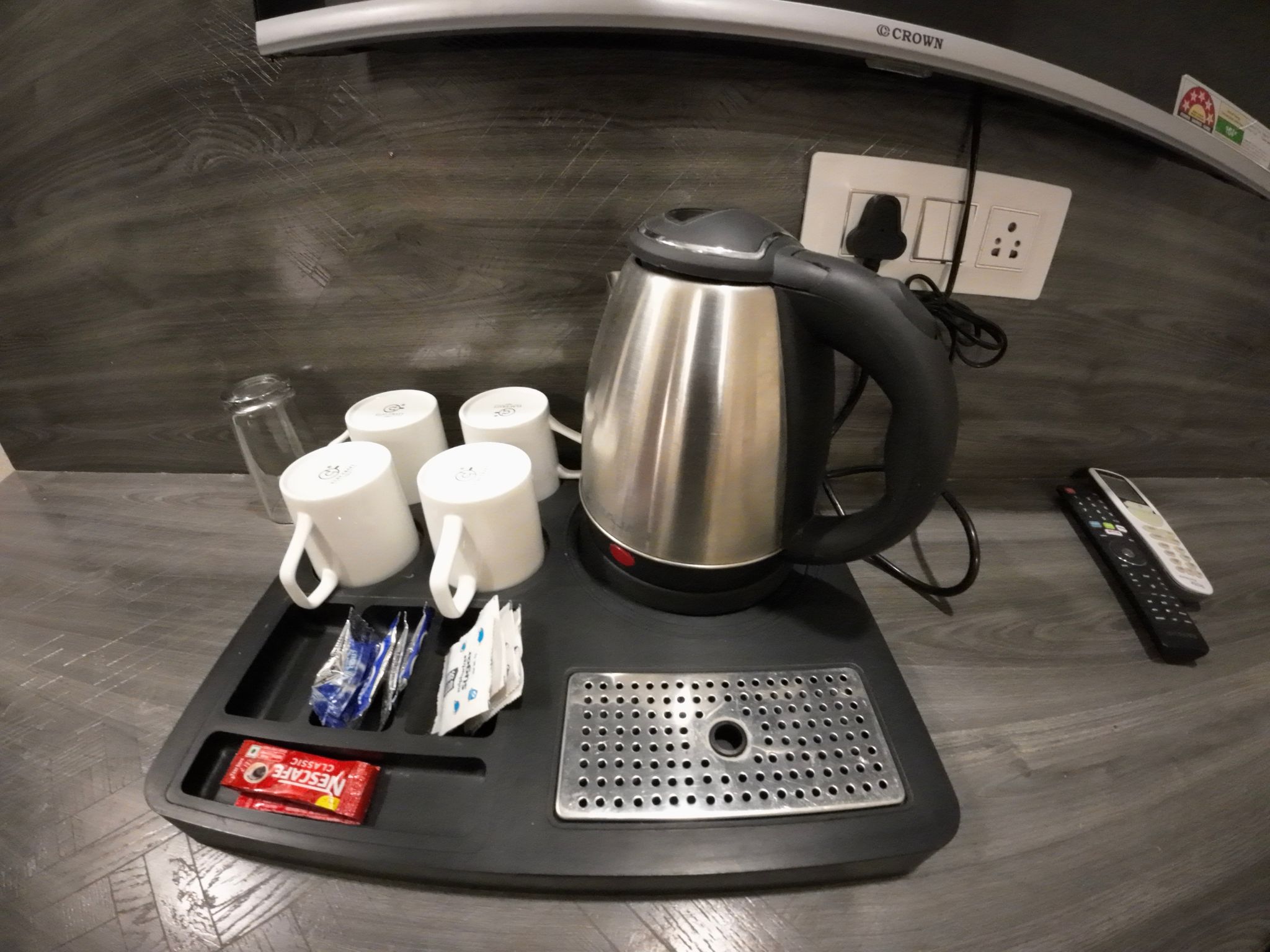 hideaway-camp-resort-riverside-resort-room