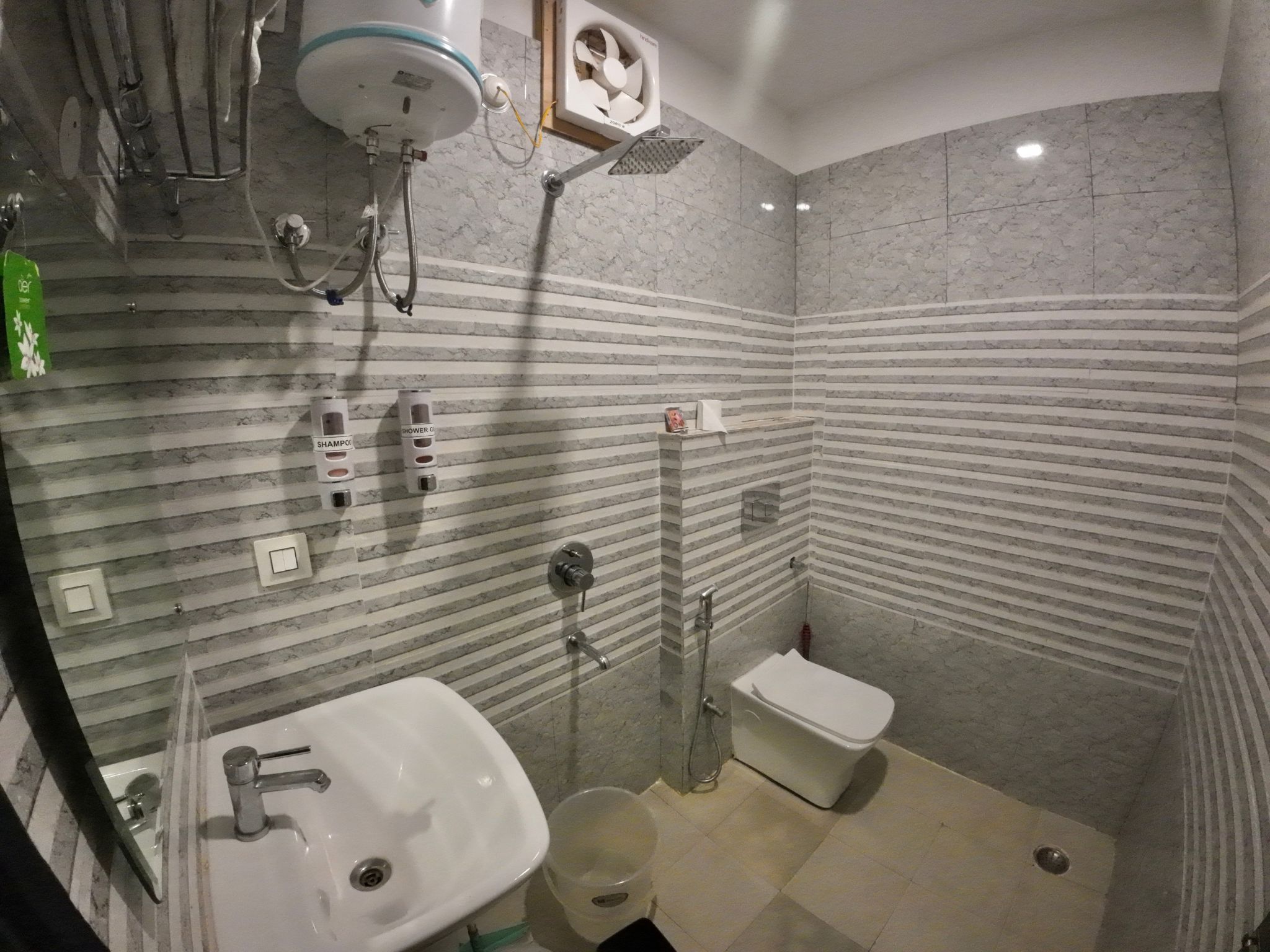 hideaway-camp-resort-riverside-resort-room