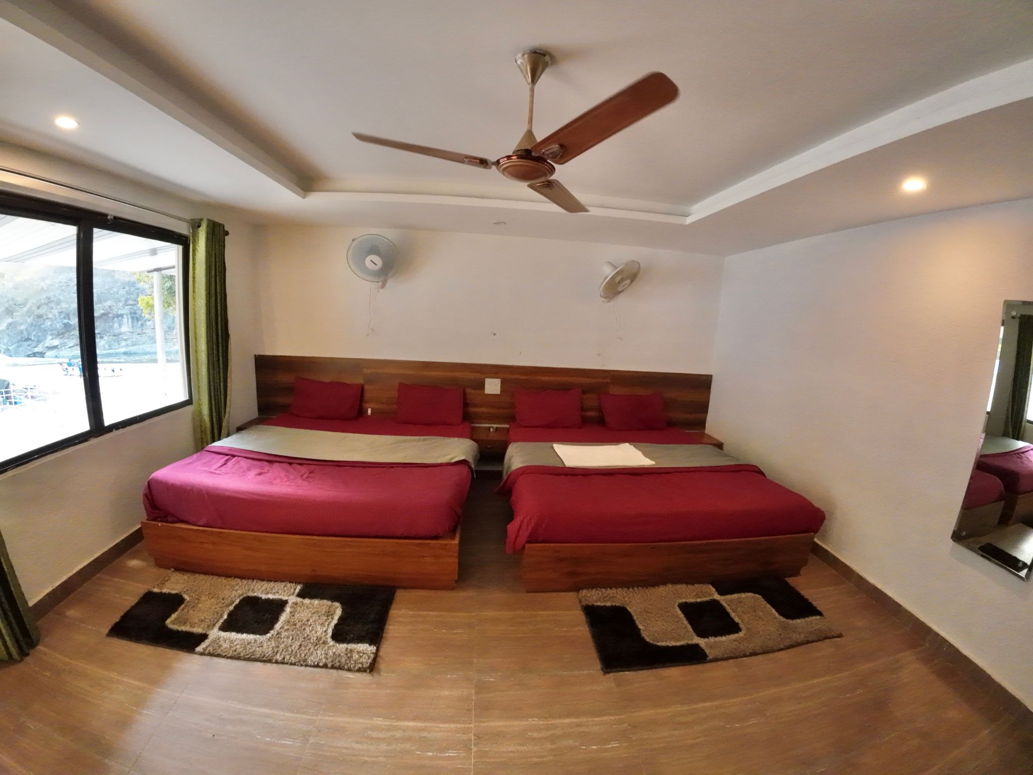 hideaway-camp-resort-riverside-resort-room